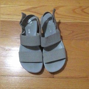 Clarks Cloudstepper sandals size 7 Women’s, light gray